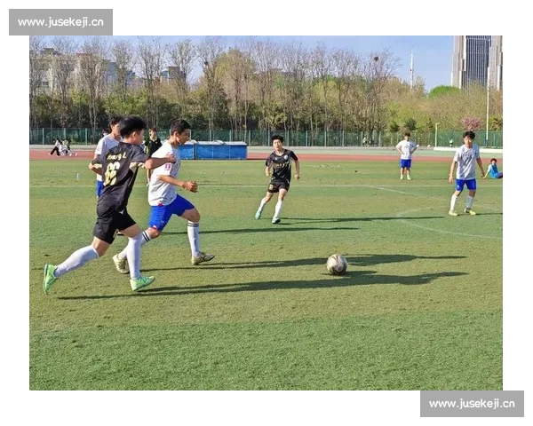 以足球比赛为核心探讨竞技精神与团队协作在现代体育中的重要性和影响